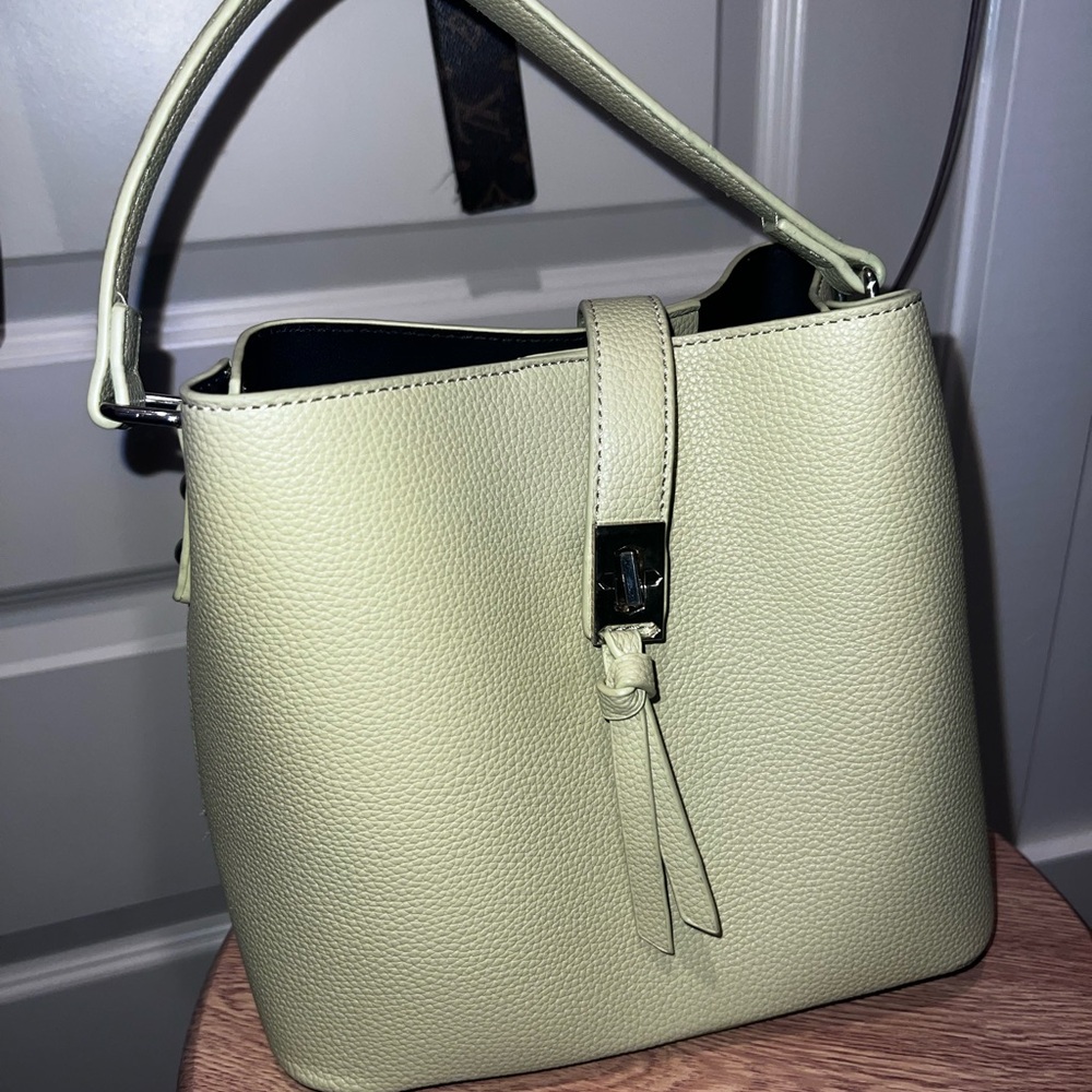 Elegant Green Leather Handbag